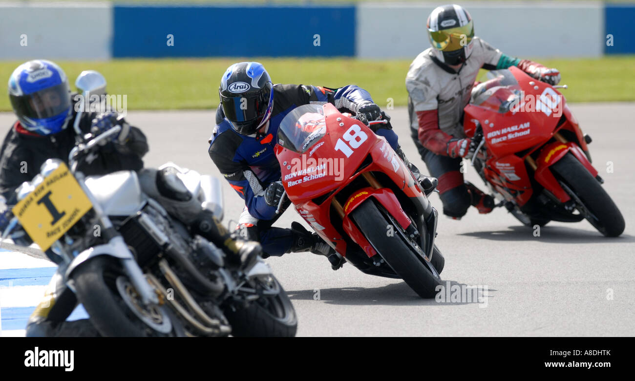 I piloti che prendono parte a una motocicletta via GIORNATA A DONINGTON PARK IL CIRCUITO DI GARA IN LEICESTERSHIRE.UK Foto Stock