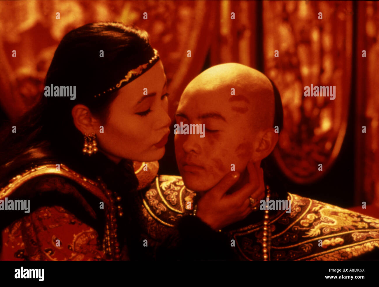 L'ultimo imperatore - 1987 Columbia film con Joan Chen e John Lone come l'adulto imperatore Pu Yi Foto Stock