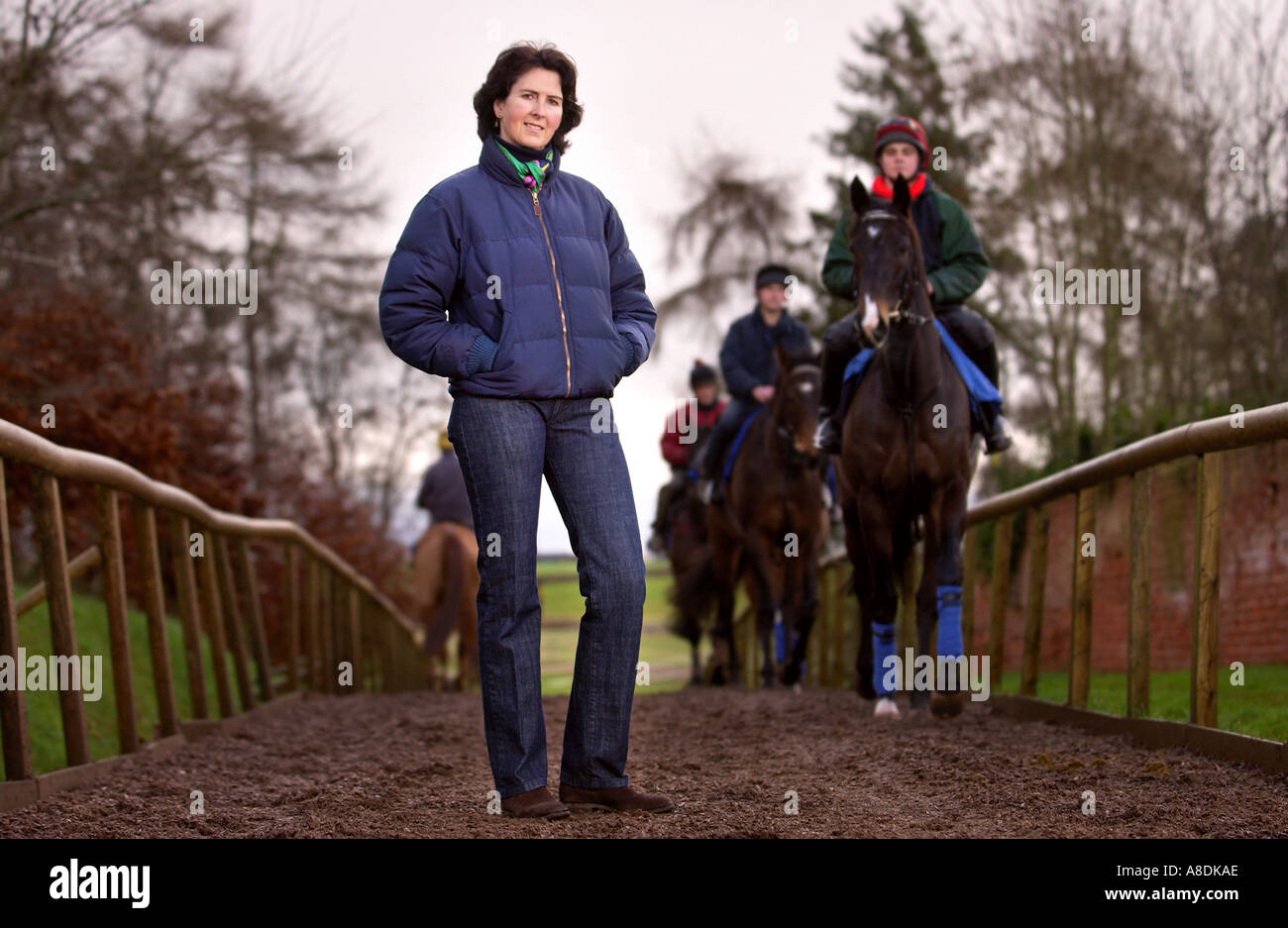 TRAINER delle corse ippiche VENETIA WILLIAMS AL SUO ARAMSTONE maneggio vicino a Kings CAPLE HEREFORDSHIRE Dic 2004 Foto Stock