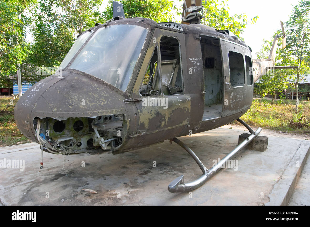 Rovine di un helecopter dalla guerra del Vietnam come visualizzato in Tunnel di Cu Chi in Vietnam Foto Stock