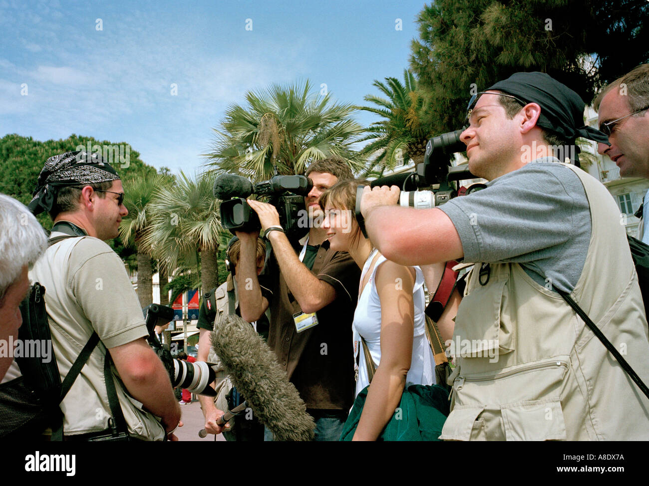 Quando si imposta la noia in tra le news team al Cannes Film Festival iniziano a intervistare reciprocamente Foto Stock