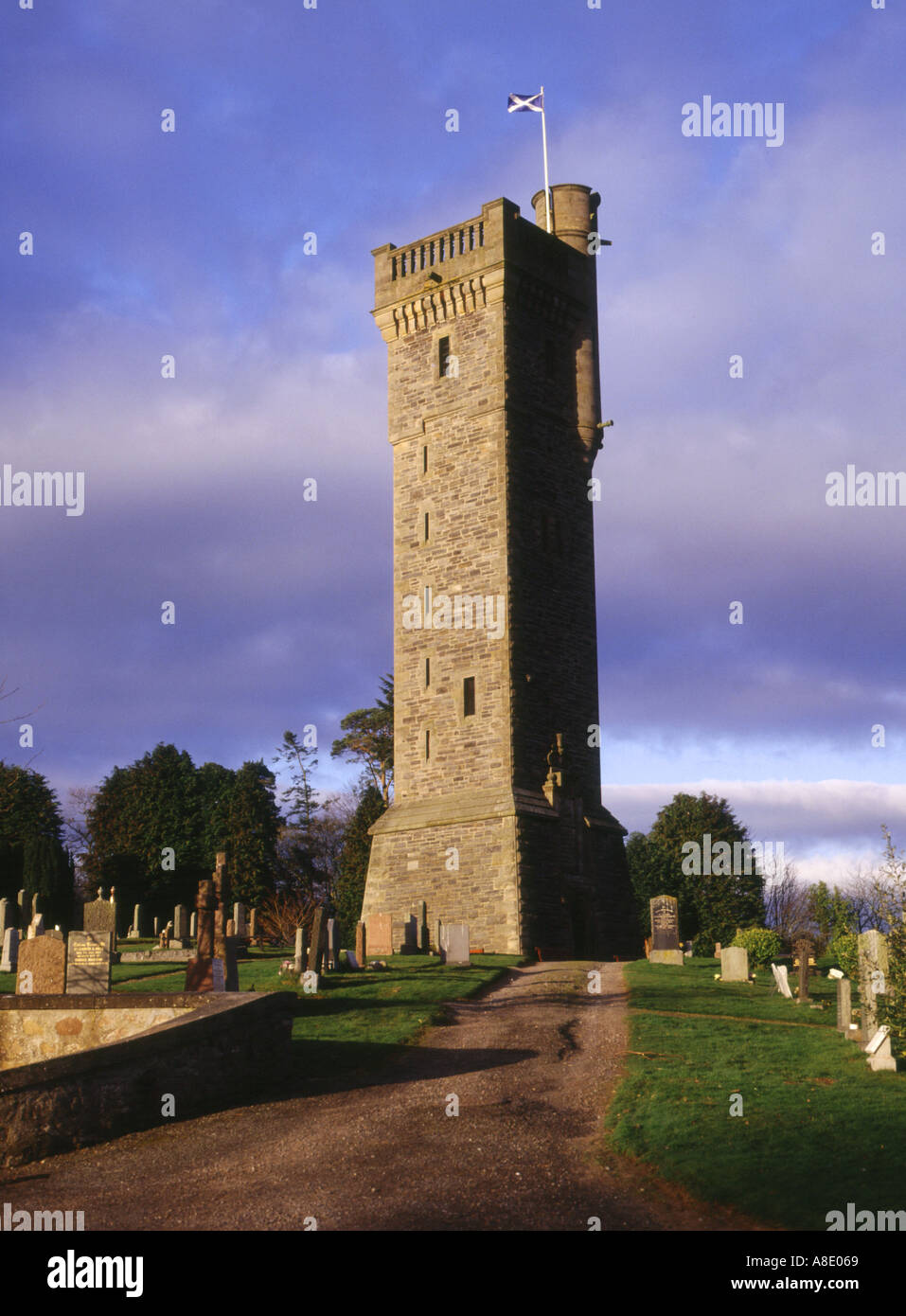 dh MacDonald torre DINGWALL ROSS CROMARTY Scottish Clan MacDonald monumento nel cimitero commemorativo scozia monumenti pasqua Foto Stock