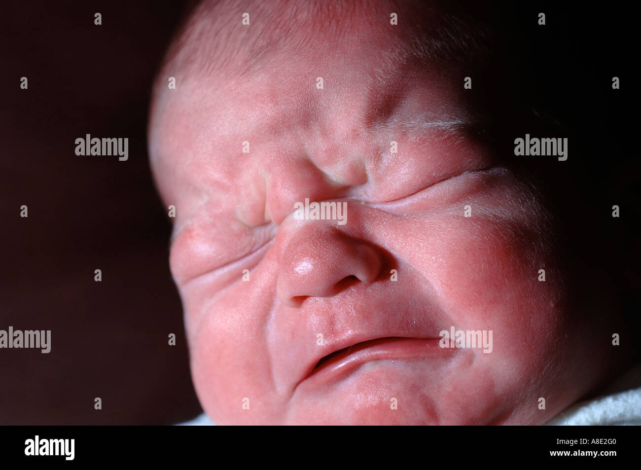 Il bambino piange grido infelice Foto Stock