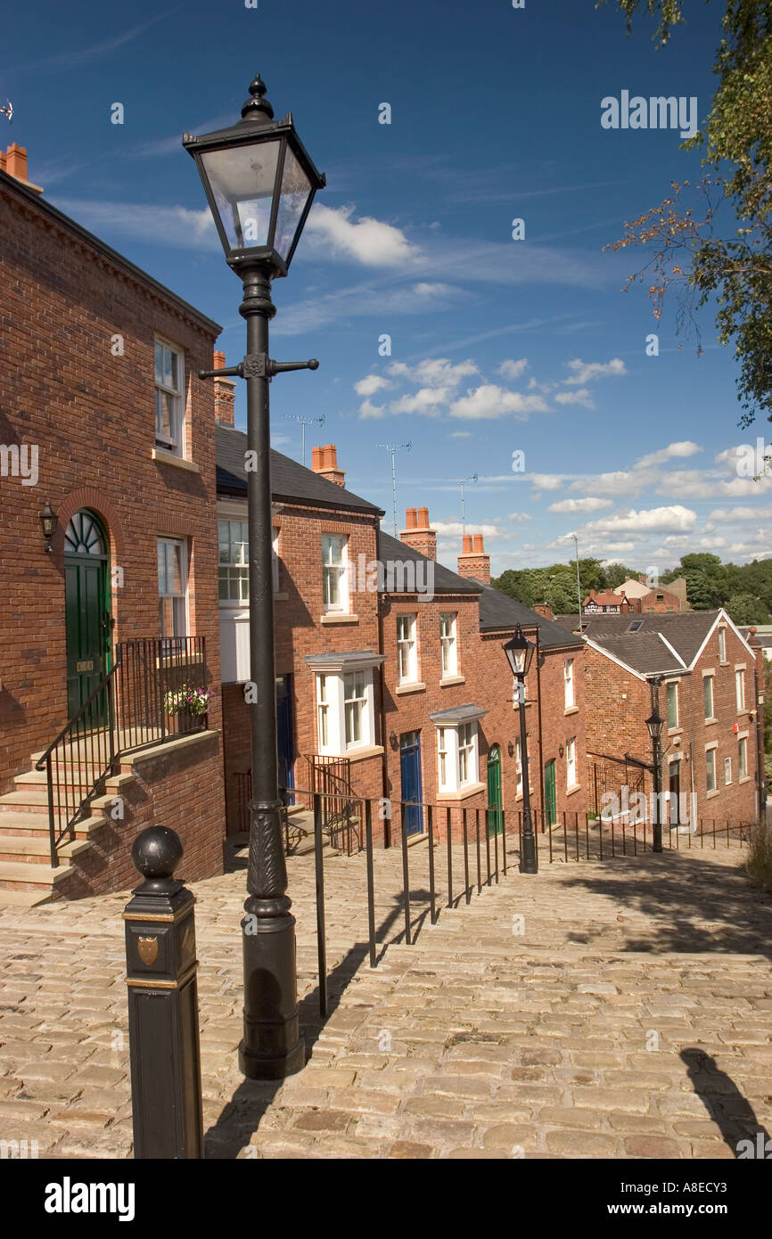 Cheshire Stockport Hillgate pendio terrazzato alloggiamento in Crowther Street dipinta da LS Lowry Foto Stock