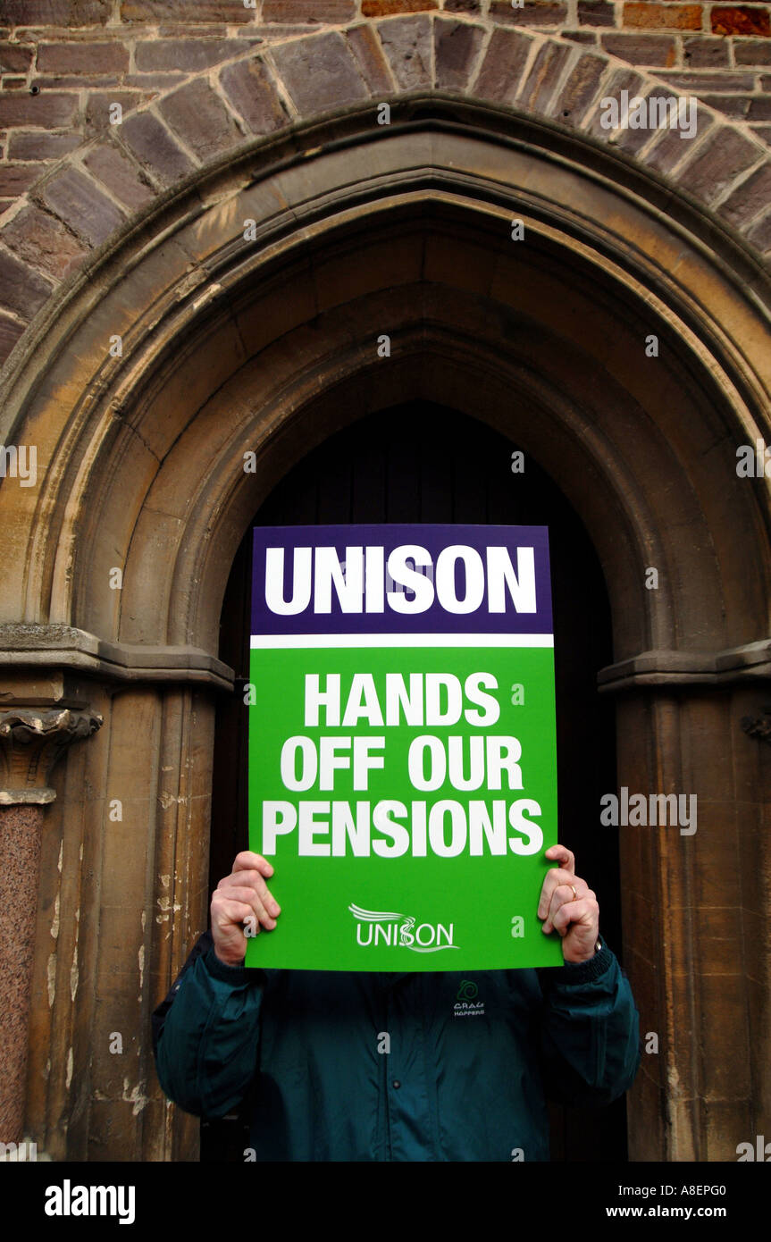 North Devon il personale degli enti locali che colpiscono oggi in seguito ad una disputa con i datori di lavoro sulle pensioni Foto Stock