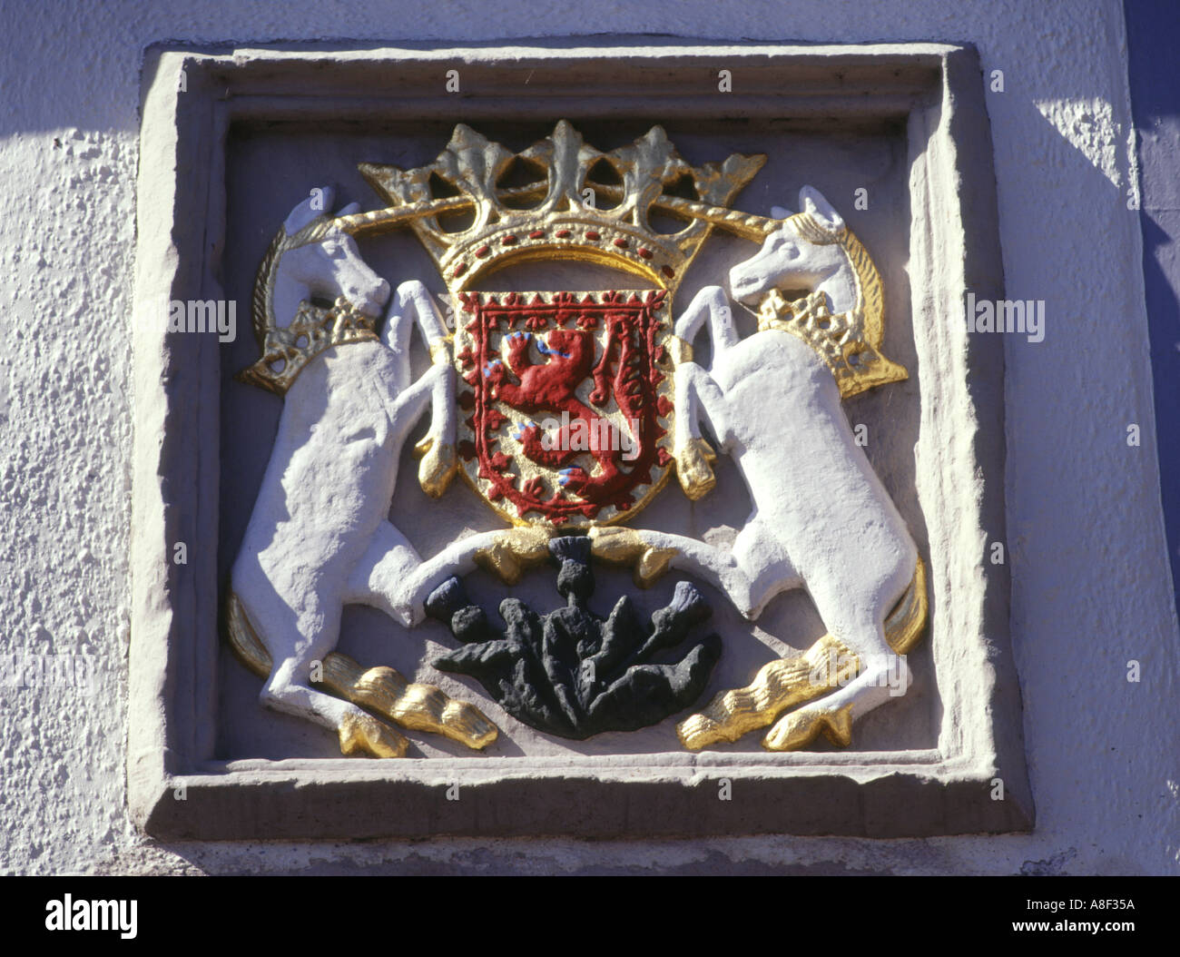 dh WHITHORN DUMFRIES Città stemma su bianco lavatoio edificio eraldica galloway Foto Stock