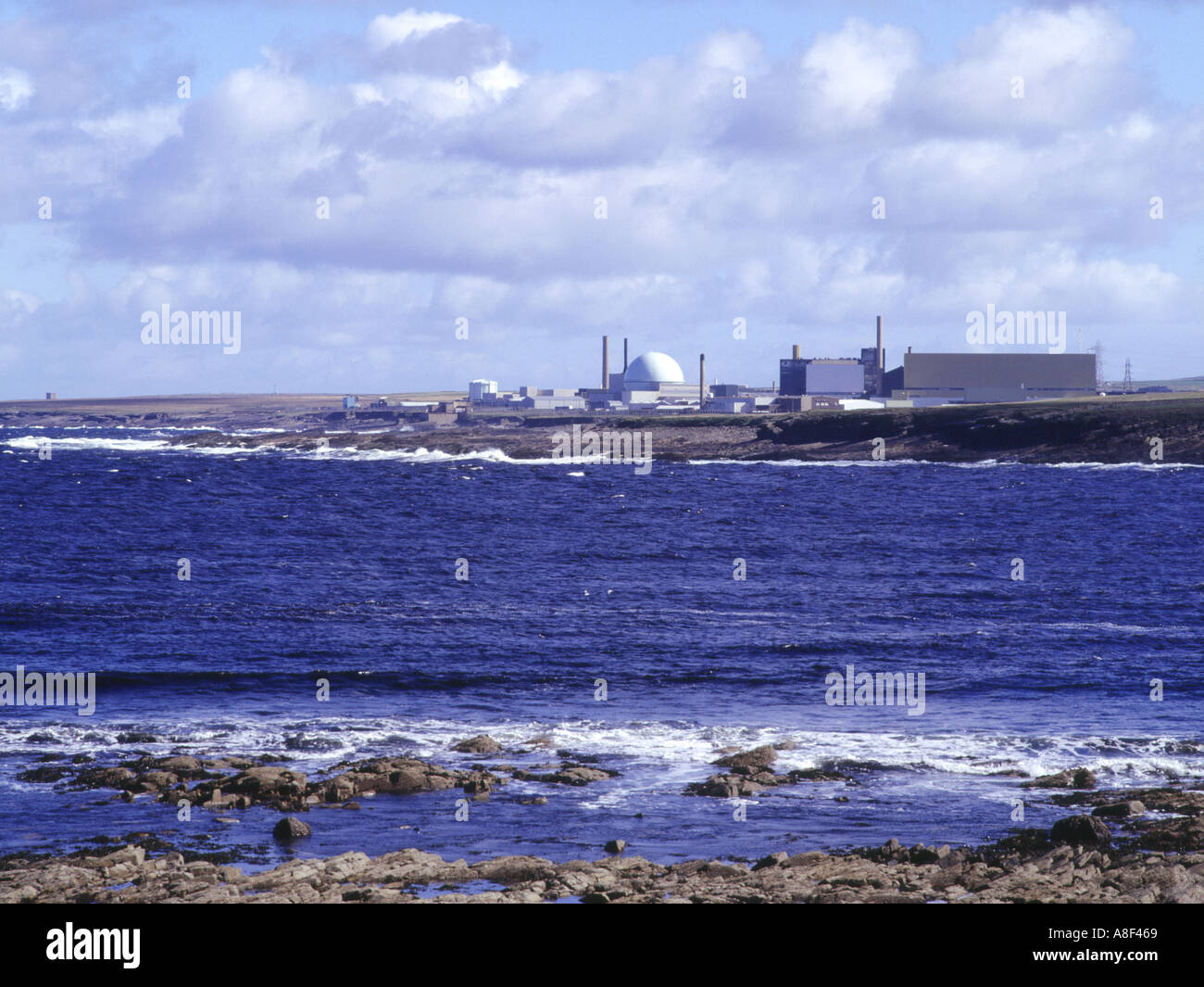 dh Nuclear Power station DOUNREAY CAITHNESS Scottish Atomic Reactor Electricity uk Sandside Bay Scotland Coast fusion Foto Stock