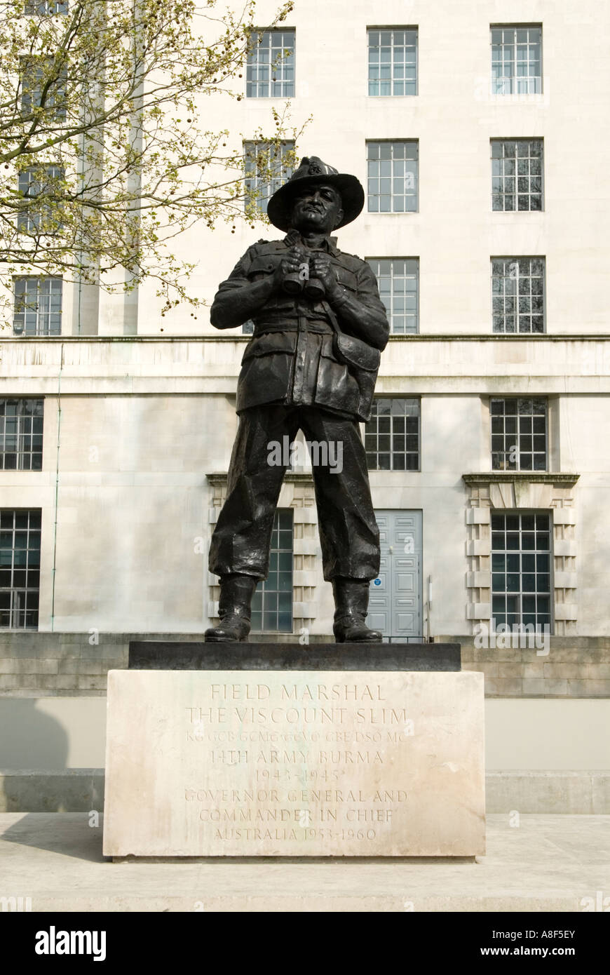 Statua del maresciallo di campo William Joseph Slim su Whitehall Londra Inghilterra REGNO UNITO Foto Stock