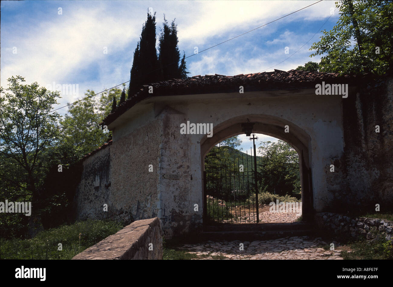 Porte di Sveti Naum Monastero Macedonia sulle rive del lago di Ohrid vicino al confine con l'Albania Foto Stock