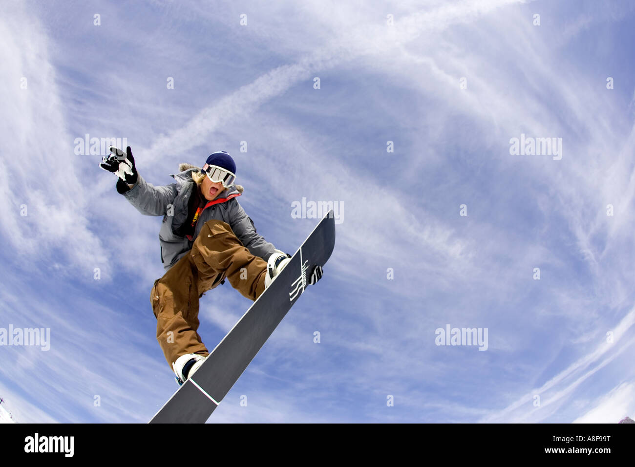 Snowboarder avendo divertimento. Foto Stock