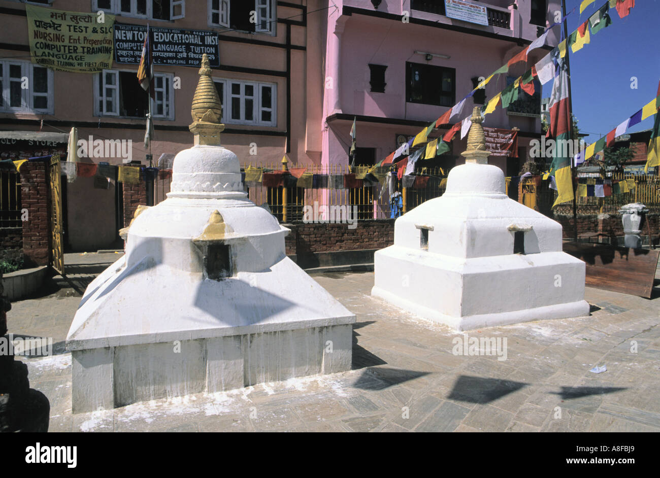 Stupa buddisti entro Charumati Stupa ensemble Kathmandu in Nepal Foto Stock