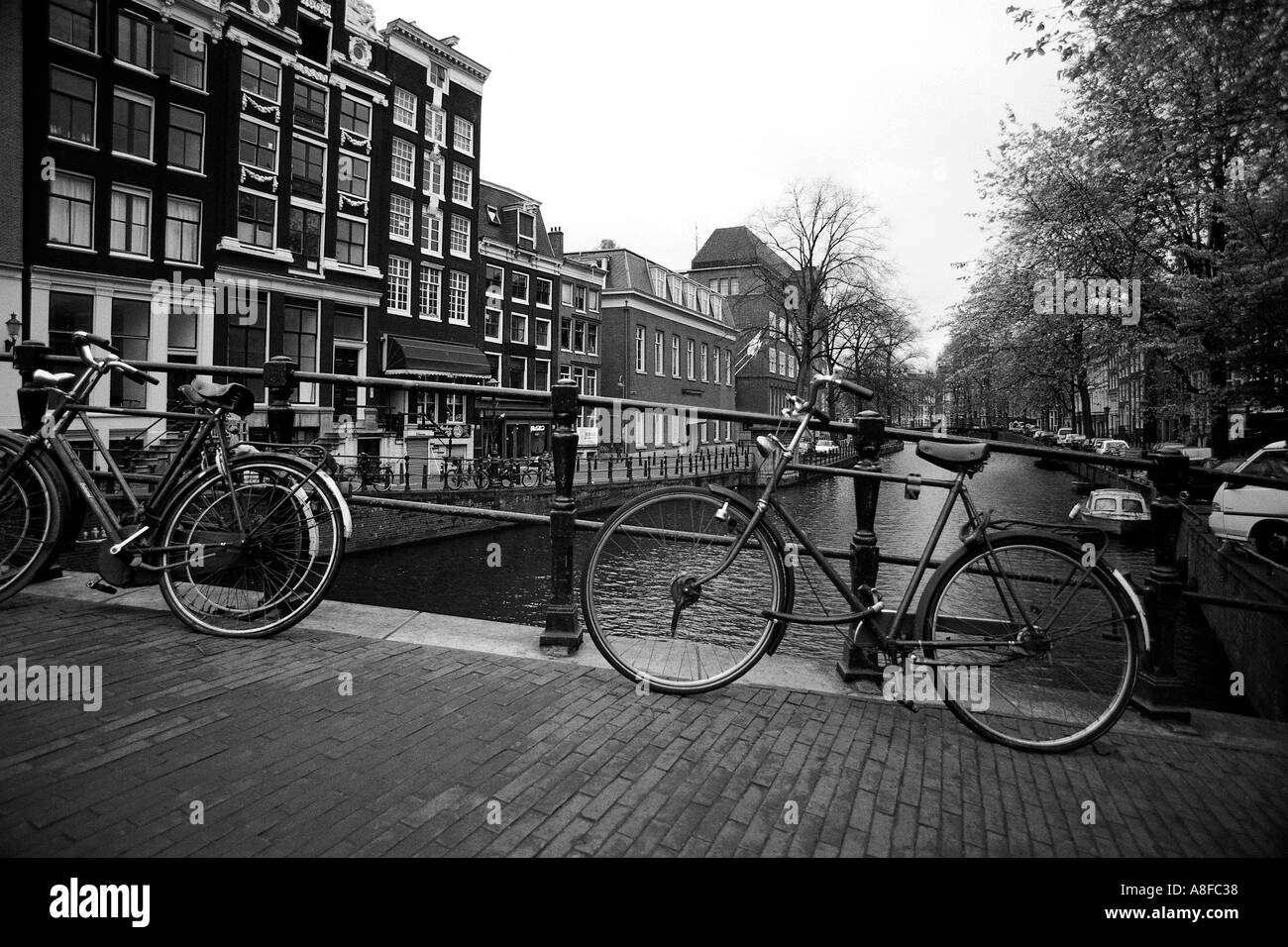 Le biciclette in Amsterdam Olanda Foto Stock
