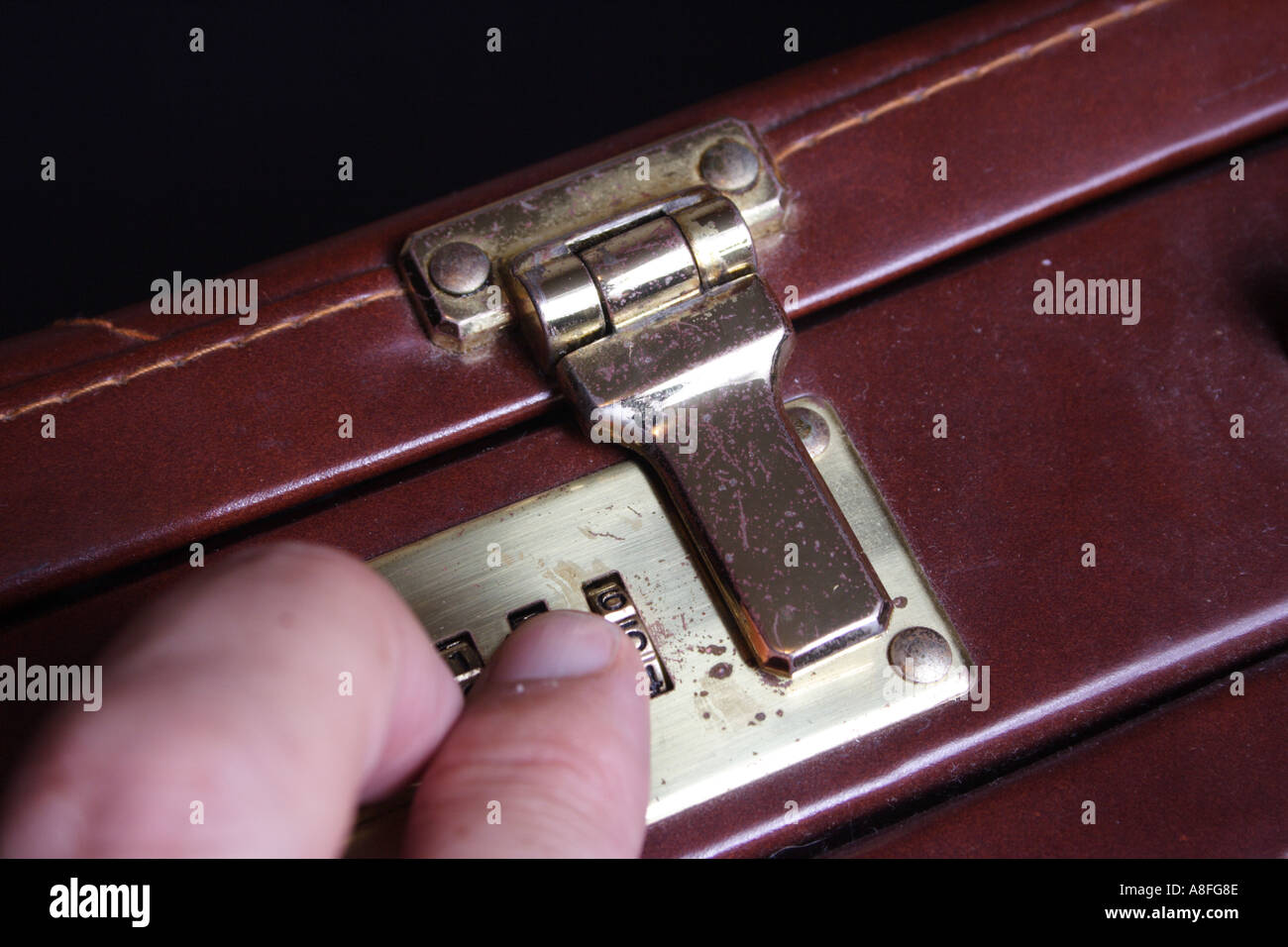 Il tentativo di rompere in su una cartella in pelle BAPD1315 Foto Stock