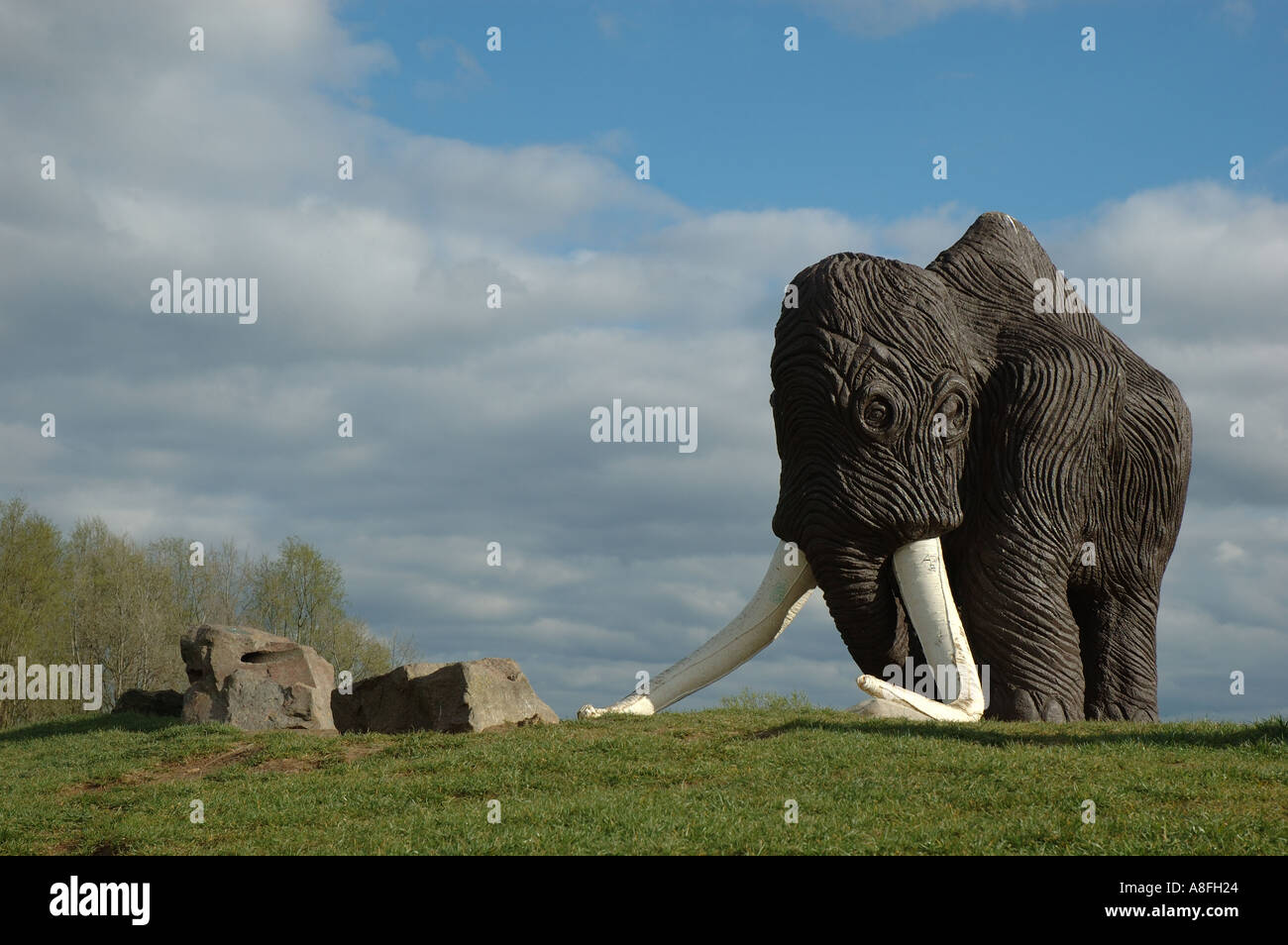 Statua di mammut lanosi, Watermead Country Park, Leicester, England, Regno Unito Foto Stock