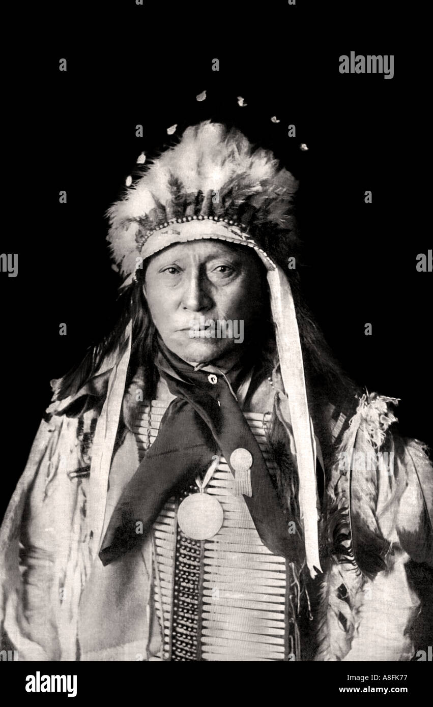 Xix secolo ritratto di un Native American Indian dalla vecchia piastra stampata di un capo Sioux USA capo tribù Dr R W Shufeldt Foto Stock