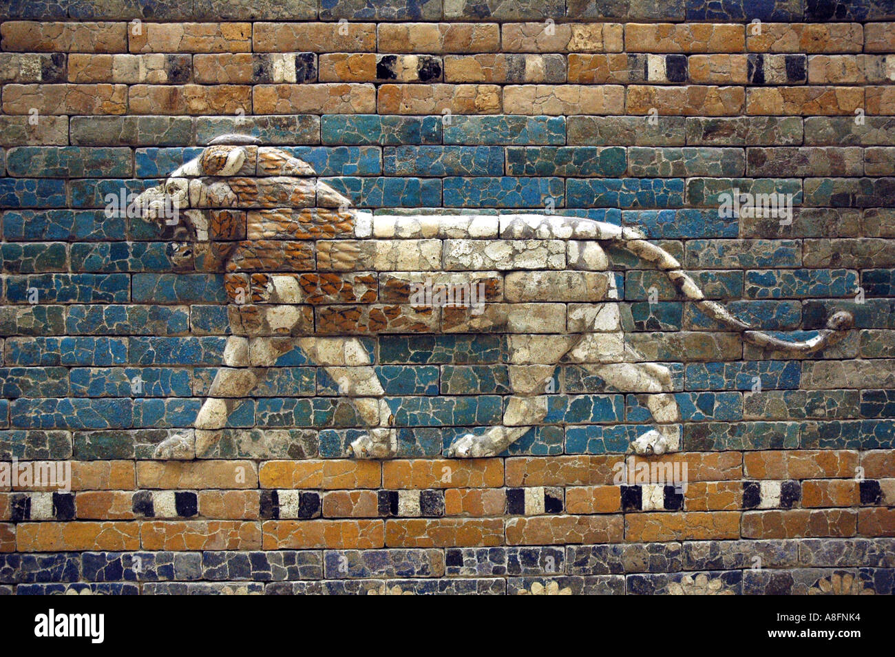 Pergamon Museum, mattoni smaltati di Lion, Berlino Germania Foto Stock