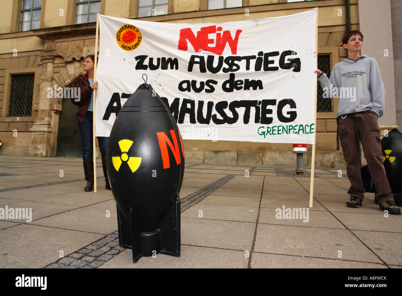 Dimostrazione di Greenpeace contro energia atomo di Monaco di Baviera Germania Foto Stock