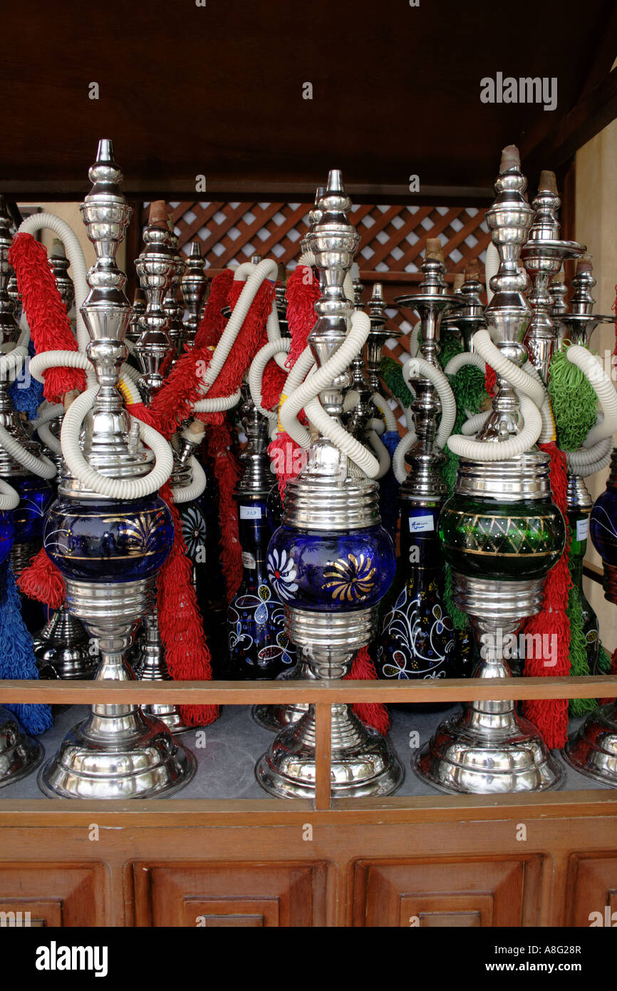 Tubazioni di acqua (Shisha) al souk del Madinat Jumeirah Al Quasr, Emirati Arabi Uniti. Foto di Willy Matheisl Foto Stock