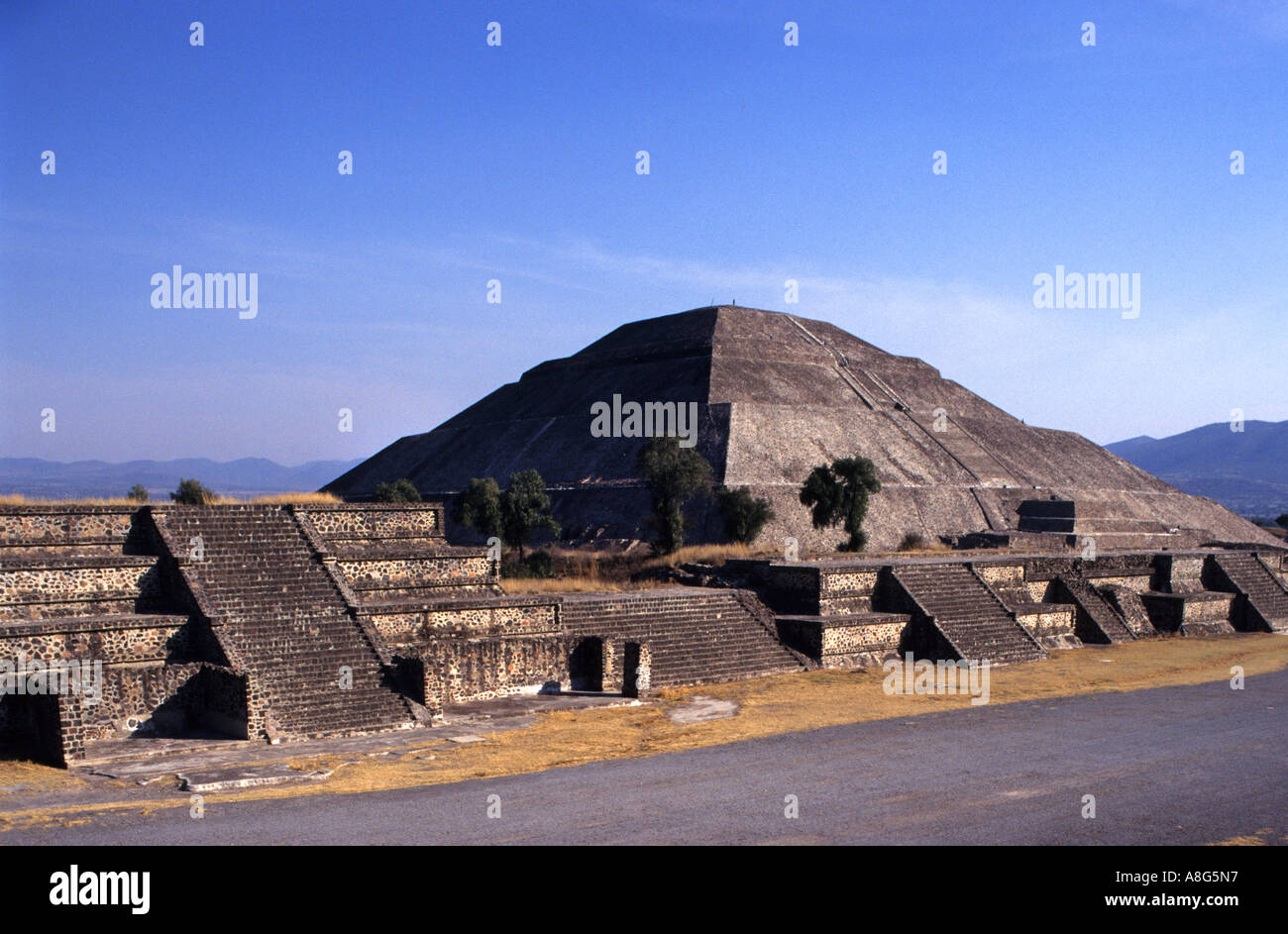 Messico Theotiuacan Avenue dei Morti Piramide del Sole Luna Chachapoya Azteca città degli dei Foto Stock