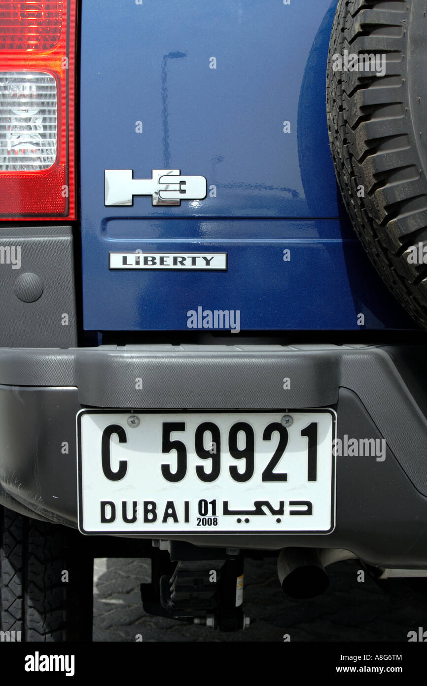 Licenza auto piastra su un blu H3 Hummer fuoristrada, Dubai, Emirati Arabi Uniti. Foto di Willy Matheisl Foto Stock