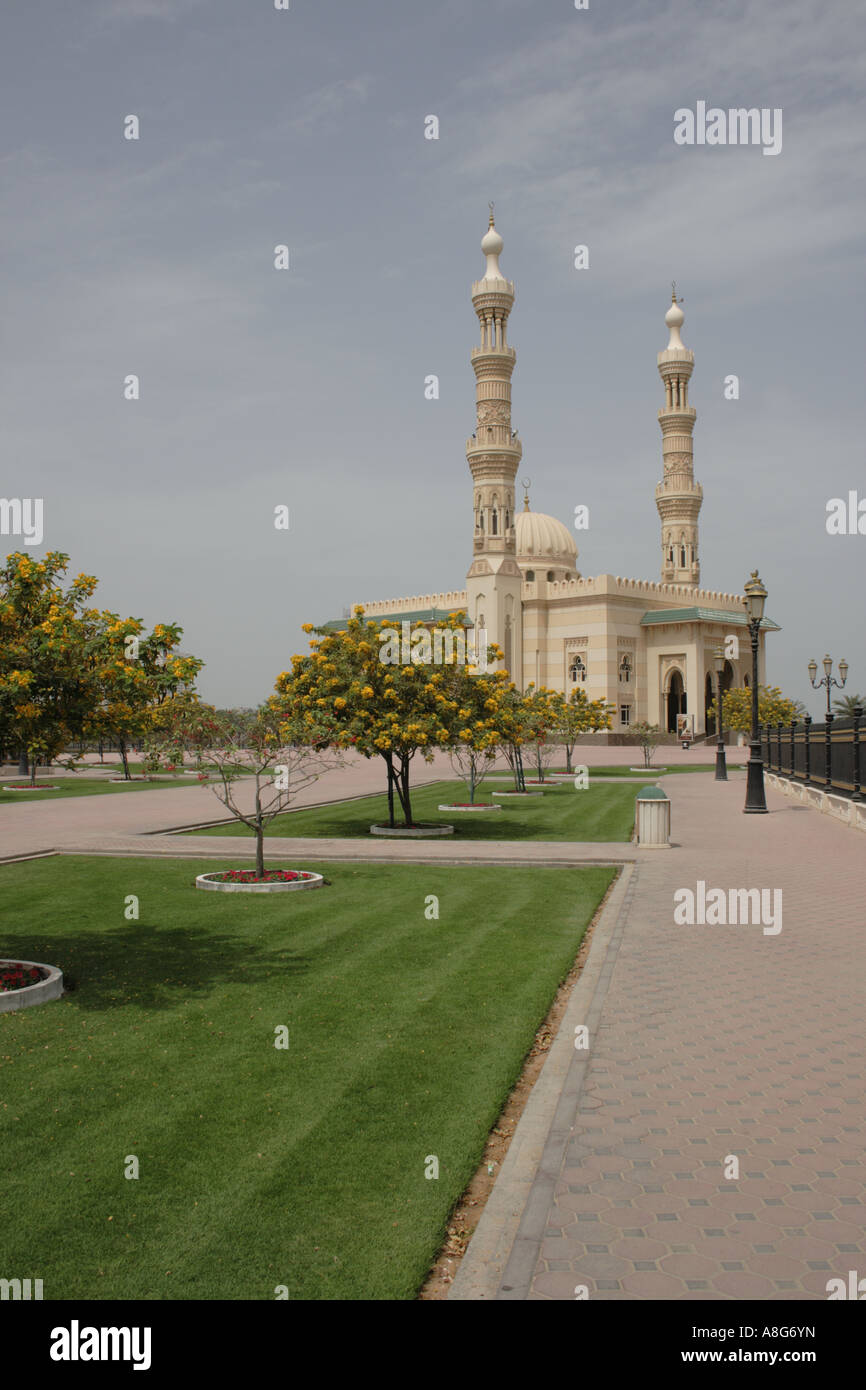 Moschea, presso la città e Emirato Al Sharjah accanto a Dubai, Emirati Arabi Uniti. Foto di Willy Matheisl Foto Stock