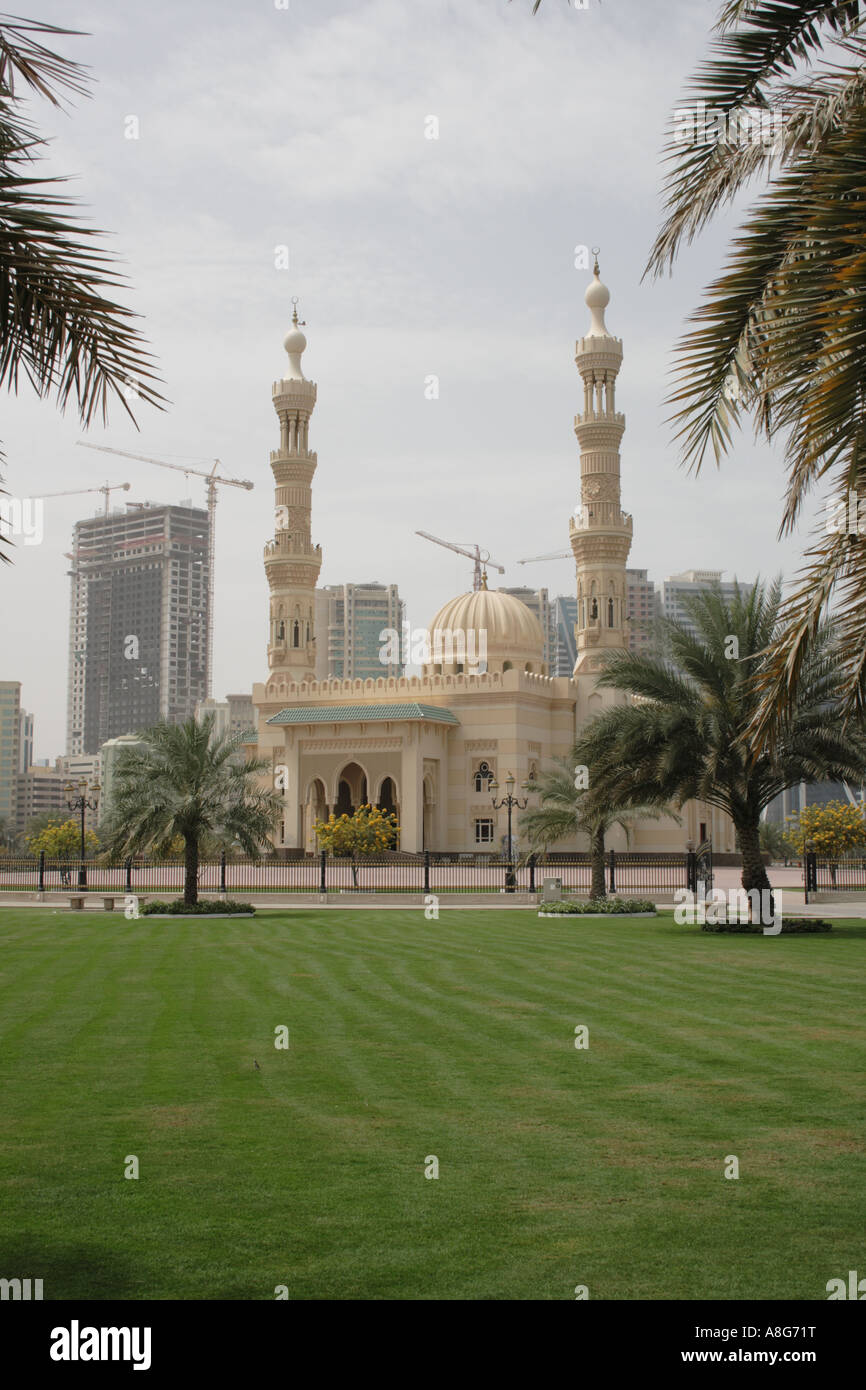 La moschea di Emirato al Sharjah, accanto a Dubai, Emirati Arabi Uniti. Foto di Willy Matheisl Foto Stock