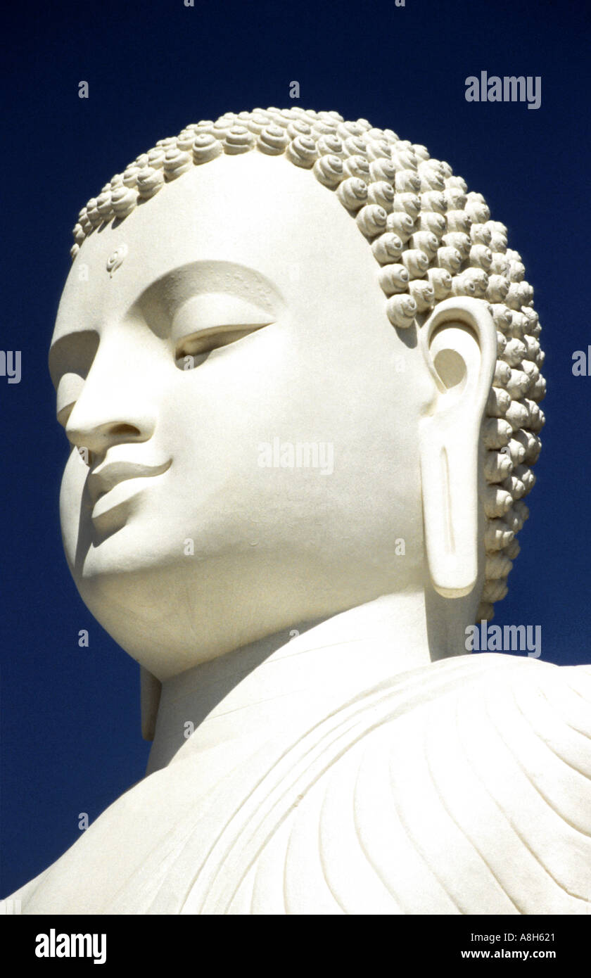 La statua del Buddha a Mihintale storico sito nel nord dello Sri Lanka Foto Stock
