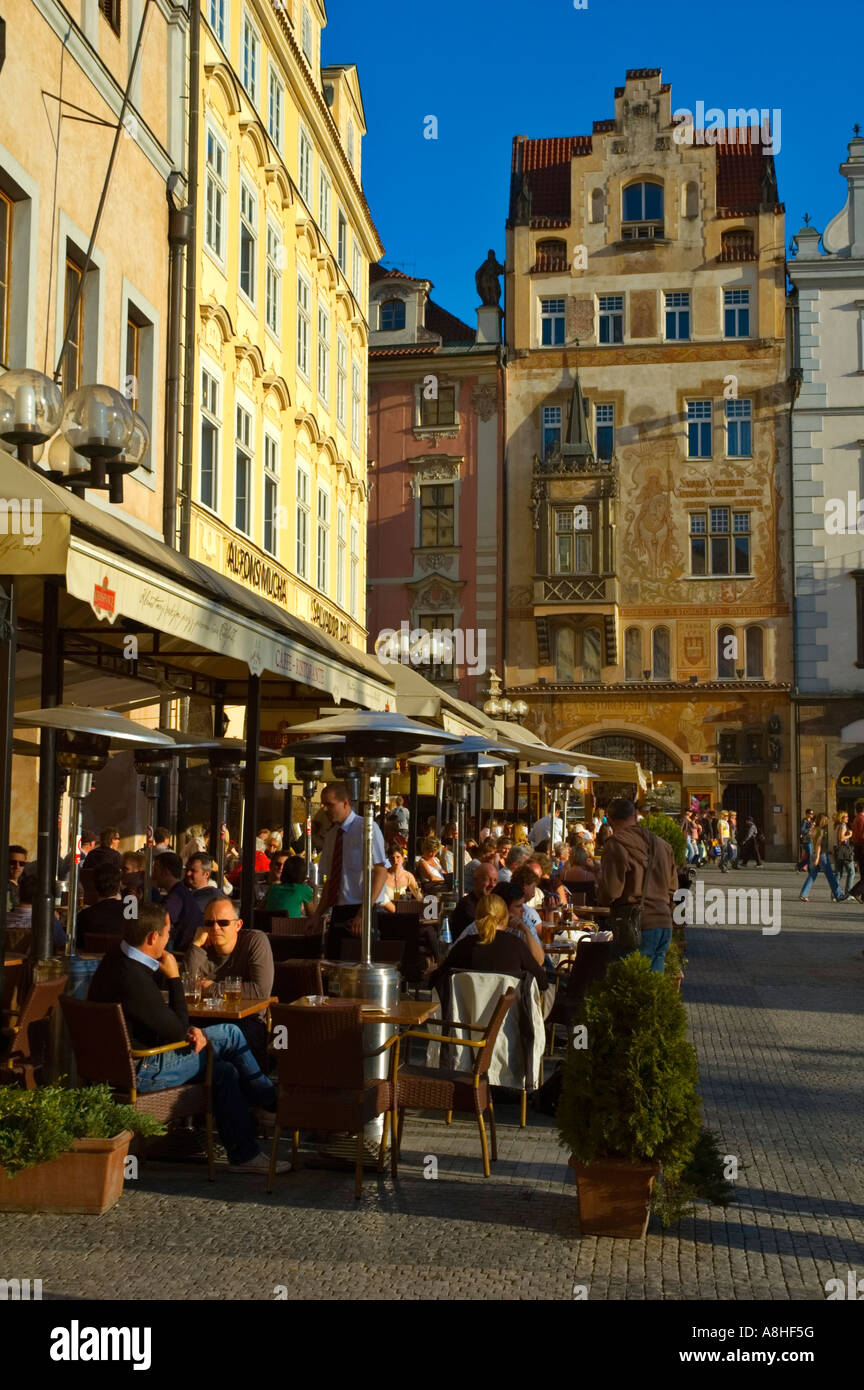 Terrazze a piazza della città vecchia di Praga Repubblica Ceca UE Foto Stock
