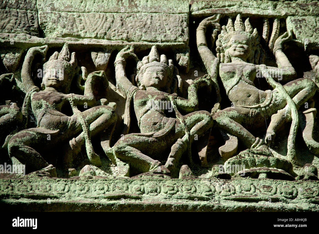 Rilievi fini di Apsera ballerini tempio di Preah Khan Angkor Siem Reap Cambogia Foto Stock