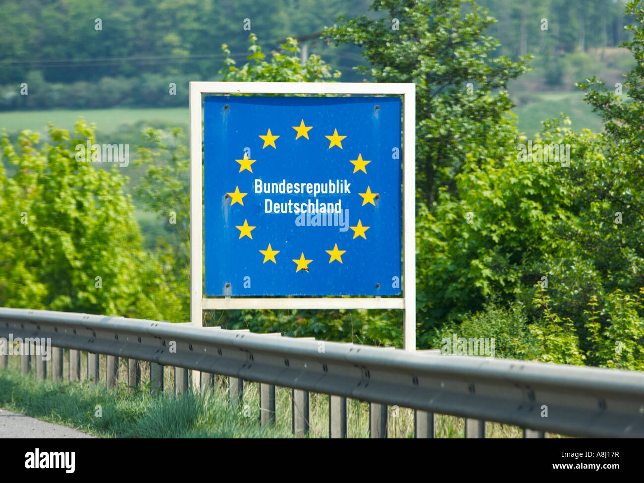 Autostrada tedesca segno di confine per entrare in Germania Foto Stock