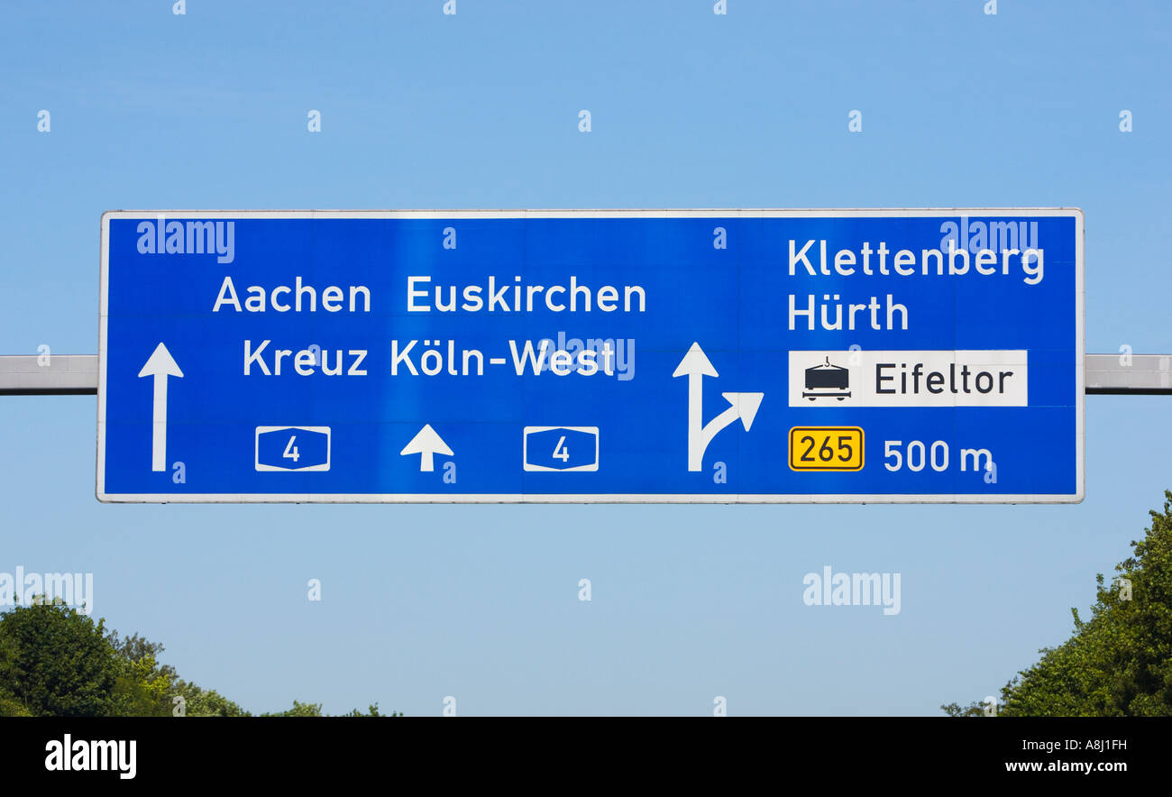 Autostrada tedesca direzione traffico segno di overhead, Germania, Europa Foto Stock