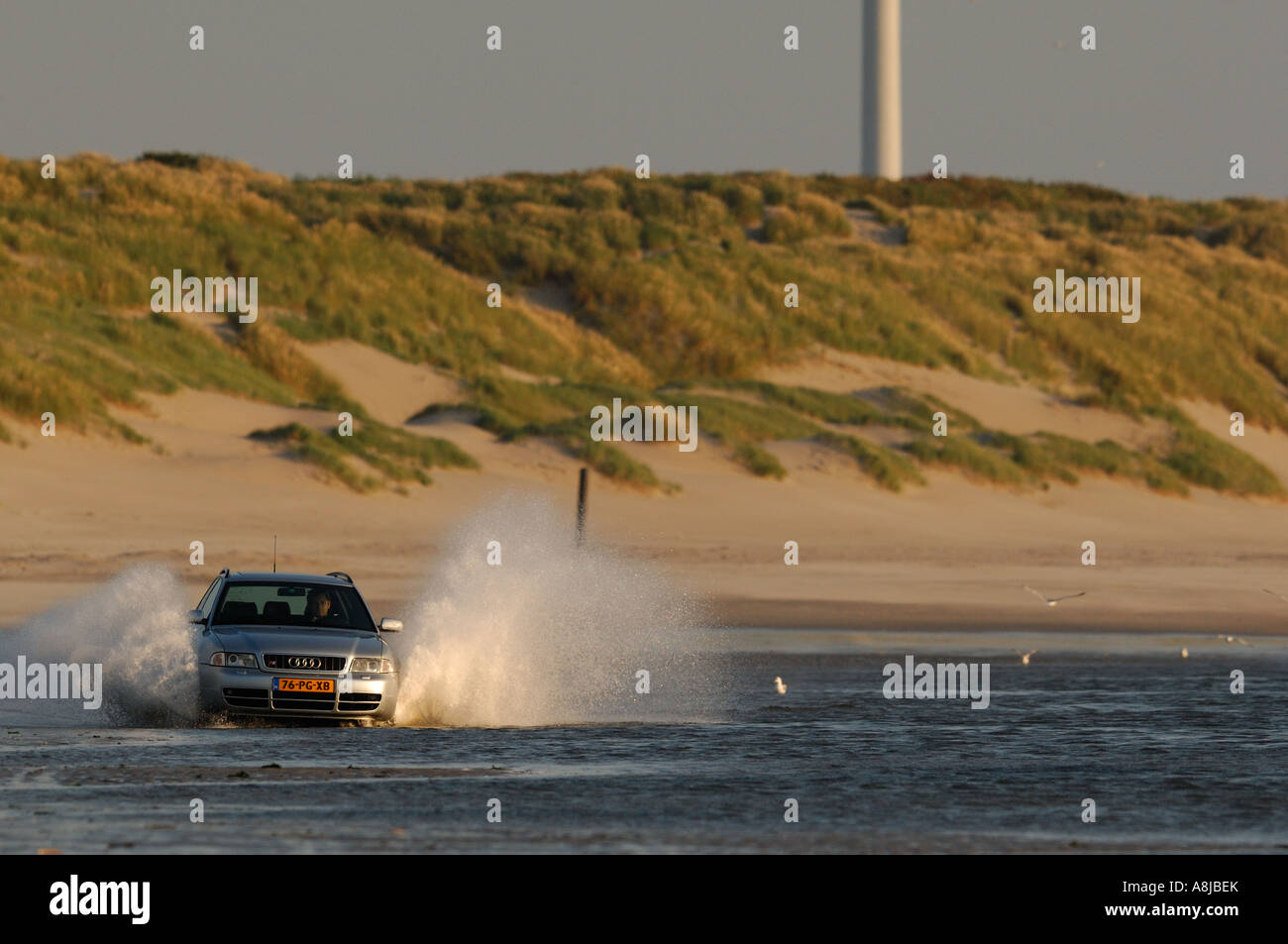 Audi S4 carro vettura V6 biturbo motore 2000 2001 Germania in piena azione sulla spiaggia paesaggio A4 Trimestre Foto Stock