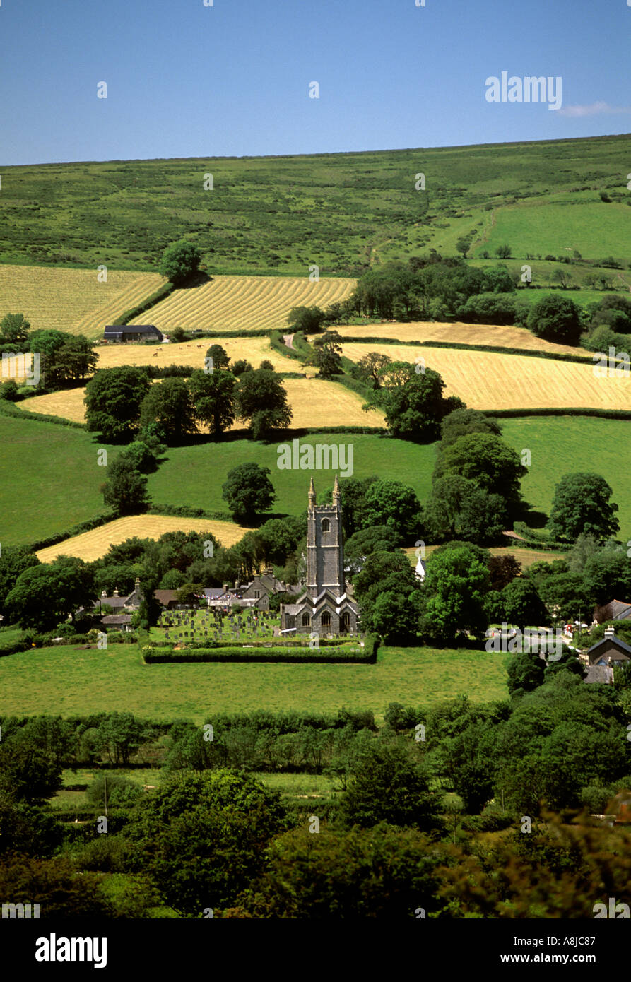 Widdecombe nella chiesa di Moro e il villaggio Devon UK Foto Stock