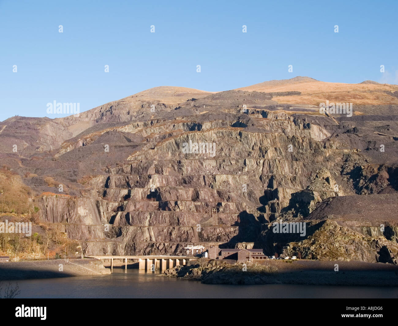 DINORWIG POWER STATION da tutta Llyn Peris serbatoio. Snowdonia "Parco Nazionale" Llanberis Gwynedd North Wales UK Foto Stock