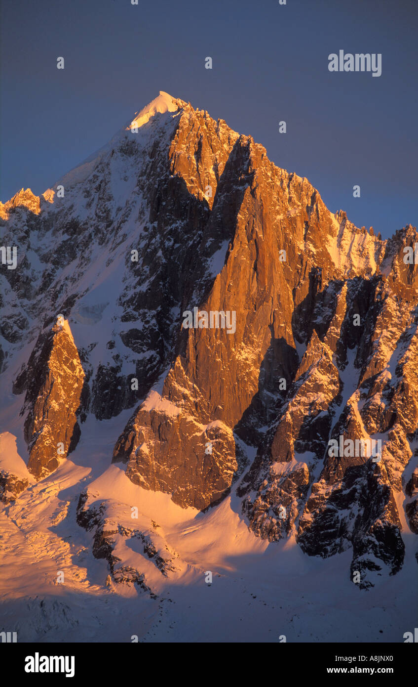 Luce della Sera sulla Aiguille Verte nr Chamonix Francia Foto Stock