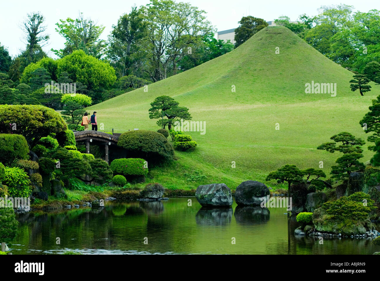 Famoso giardino di Suizenji in Kumamoto Kyushu in Giappone con il Monte Fuji hill Foto Stock