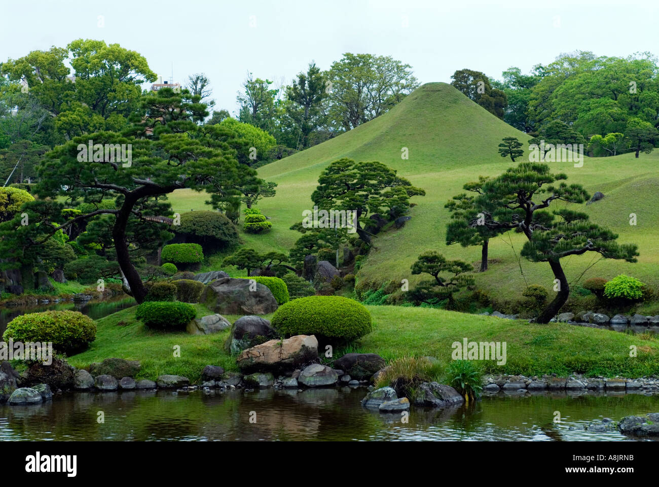 Famoso giardino di Suizenji in Kumamoto Kyushu in Giappone con il Monte Fuji hill Foto Stock