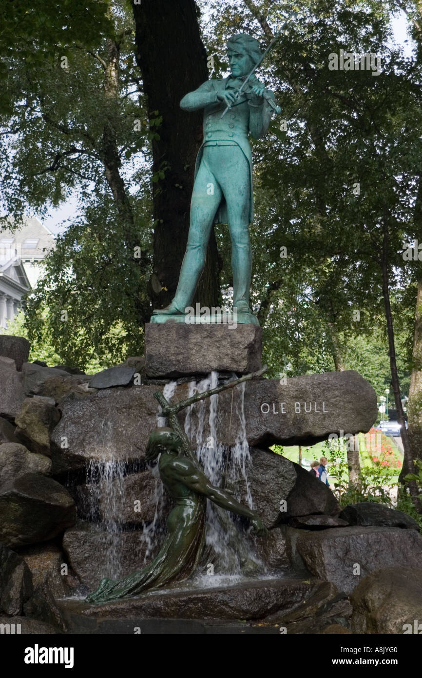 Statua di Ole Bull Ole Bulls Plass Bergen in Norvegia Foto Stock