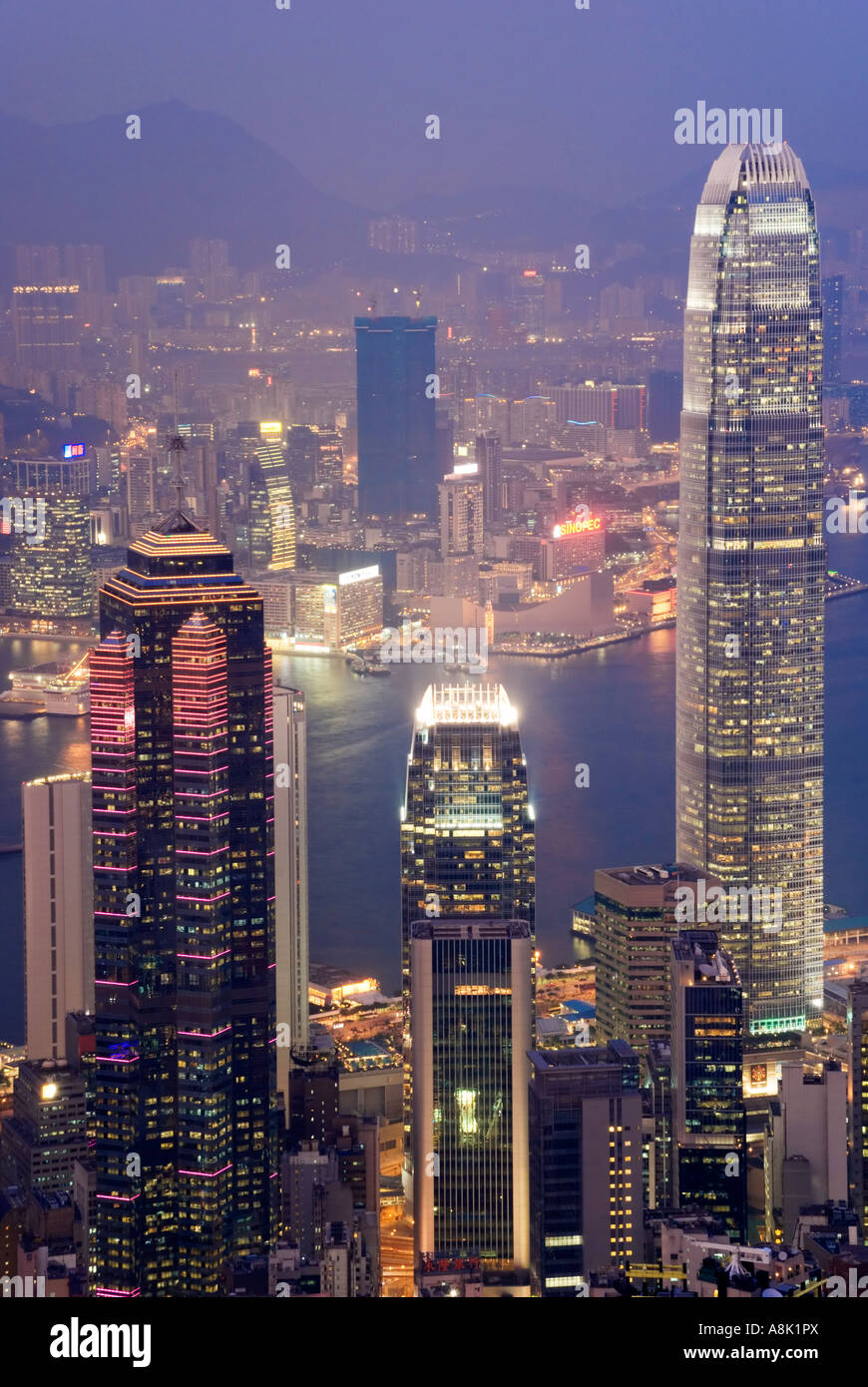 Asia Cina Hong Kong 2006 centro finanziario internazionale di notte Foto Stock