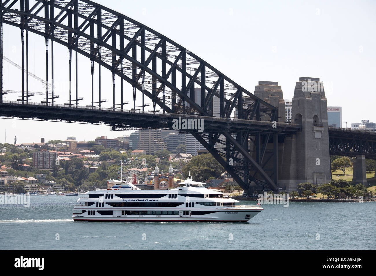 Harbour Bridge con la Captain Cook nave da crociera nel Sydney New South Wales NSW Australia Foto Stock