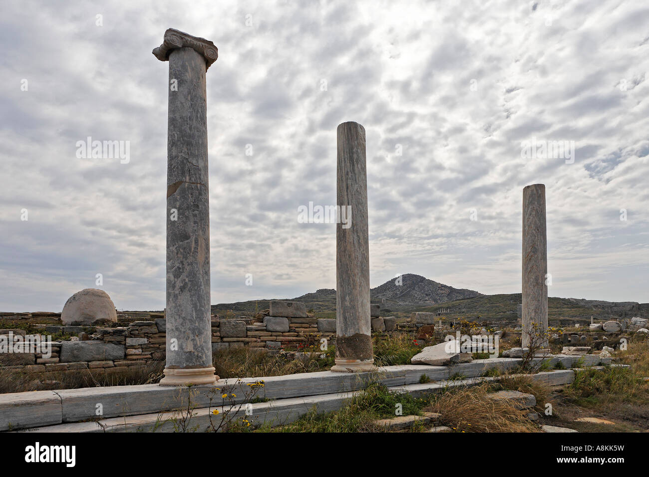 Colonna montante di età ellenistica Stoa, Delos, Grecia Foto Stock