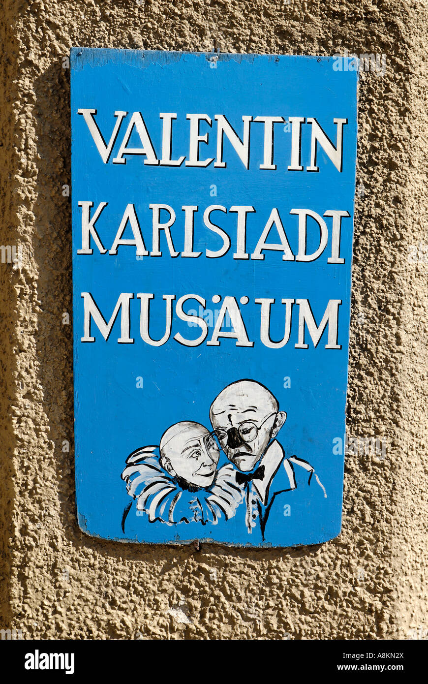Segno di Karl Valentin e Lisl Karlstadt Museum a Isartor Monaco di Baviera, Germania Foto Stock