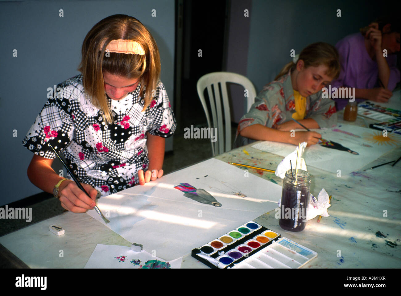 Dubai EMIRATI ARABI UNITI Dubai Società delle Arti ragazze inglesi pittura Foto Stock
