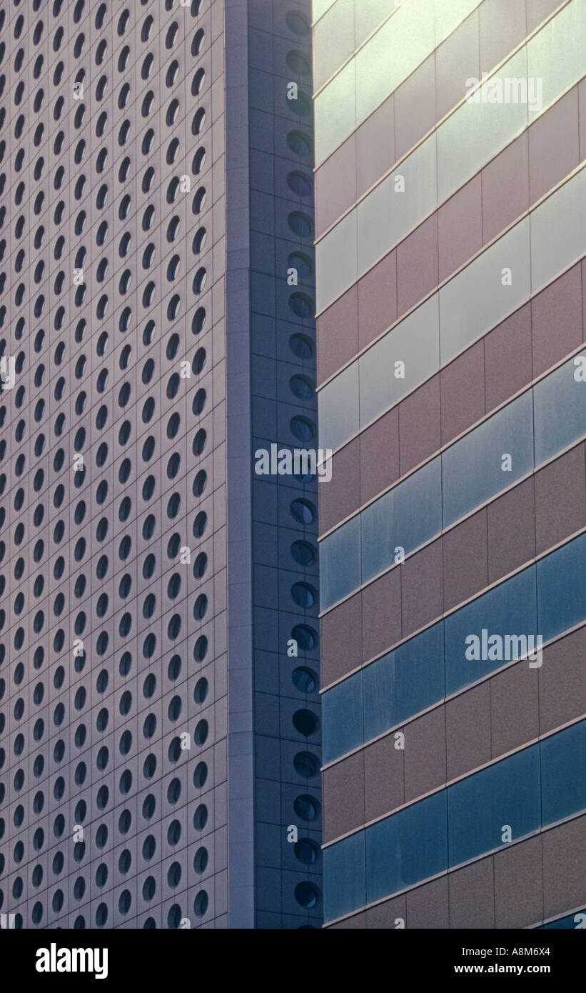 Le finestre sono rotonde di Jardine House e pareti di vetro di Exchange Square di Hong Kong Foto Stock