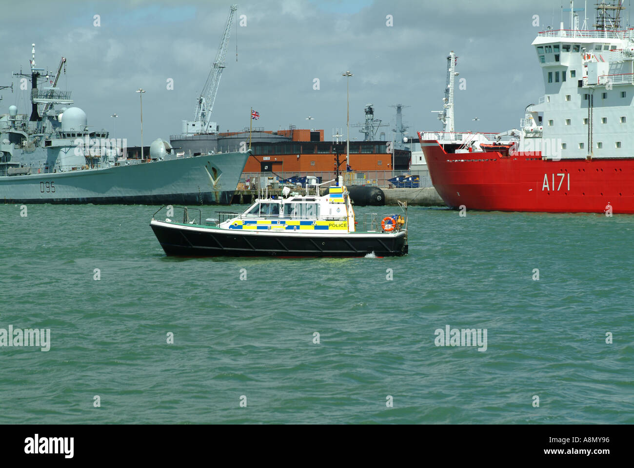 Barca di polizia Portmsouth Harbour Foto Stock