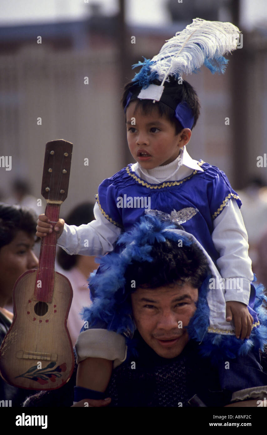 Città del Messico - Ritratto di un uomo con il suo ragazzo Foto Stock