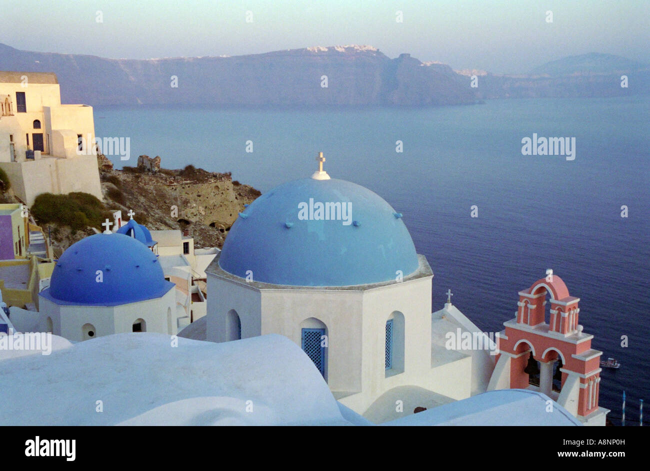 Isola greca chiesa - Oia - Santorini, Grecia Foto Stock