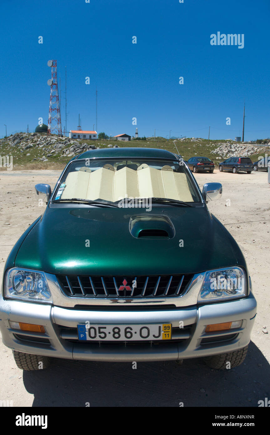 Protezione del parabrezza in un quattro ruote di guidare il veicolo sul Monte Foia vicino Monchique Algarve Portogallo Foto Stock