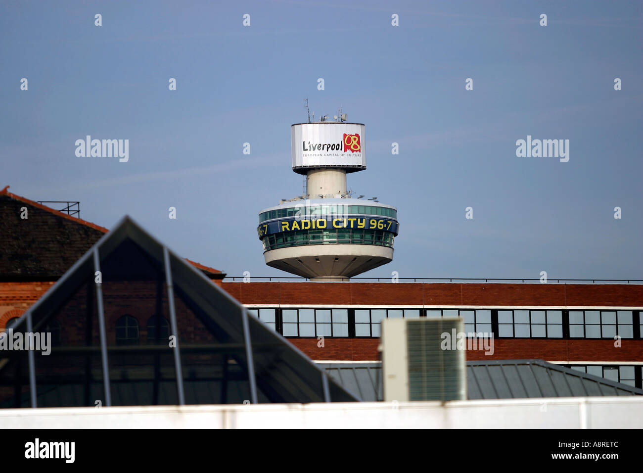 Costruito nel 1965 e cento venti cinque metri di altezza la torre è ora occupato da un Liverpool Stazione Radio Radio City Foto Stock