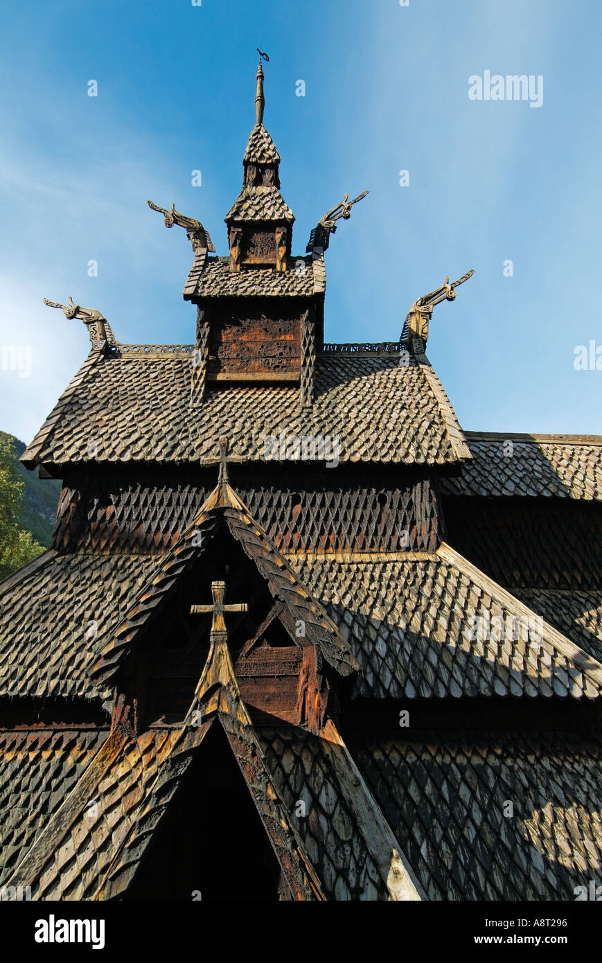 Doga tetto di Borgund doga chiesa vicino Flam Sogn og Fjordane Norvegia UE Europa eye35.com Foto Stock
